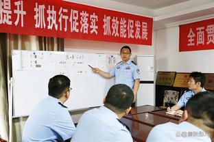 很能飞啊！赛前热身哈登接泰斯助攻 上演空接暴扣